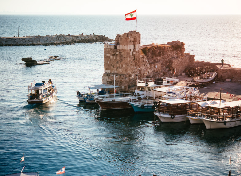 تواصل معنا